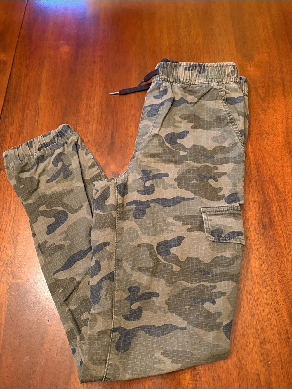 Old Navy Kids Camo Cargo Joggers in Olive and Dark Green XL (14/16)